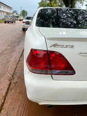 Toyota Crown 2006 White