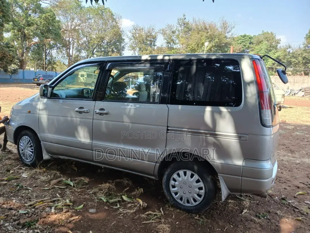 Toyota Noah 2001 Silver