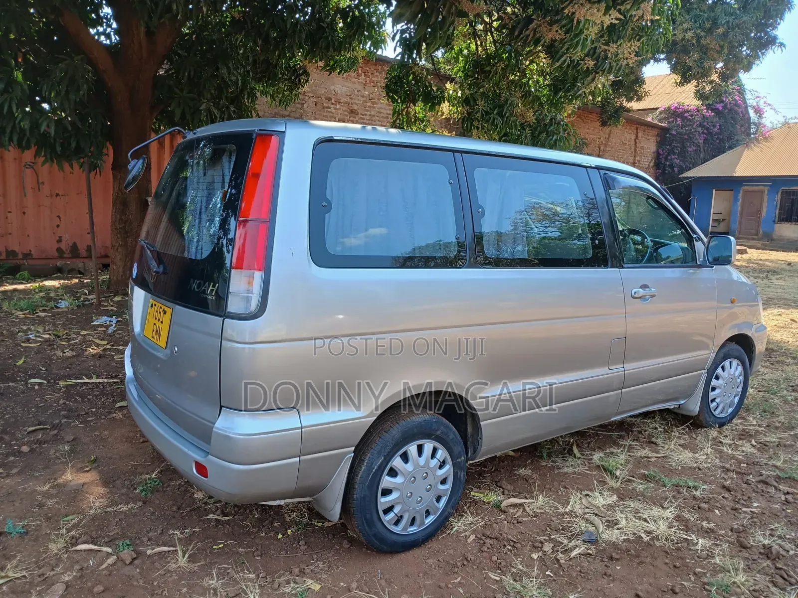 Toyota Noah 2001 Silver