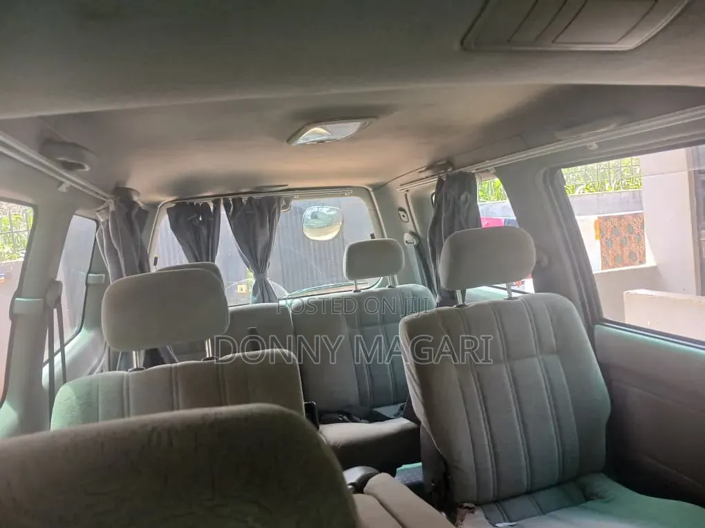 Toyota Noah 2001 Silver