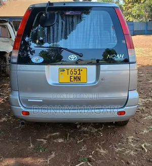 Toyota Noah 2001 Silver