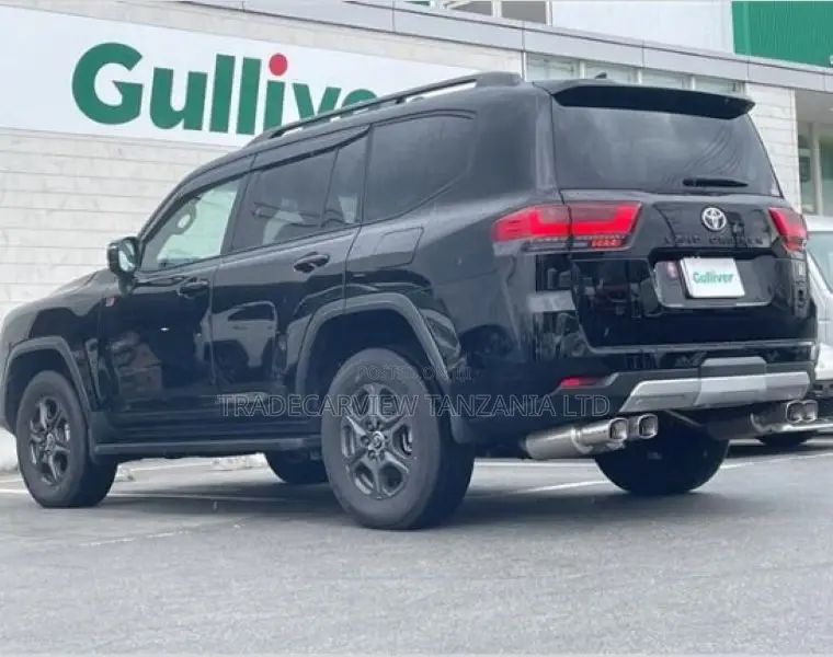 Toyota Land Cruiser LC300 2024 Black