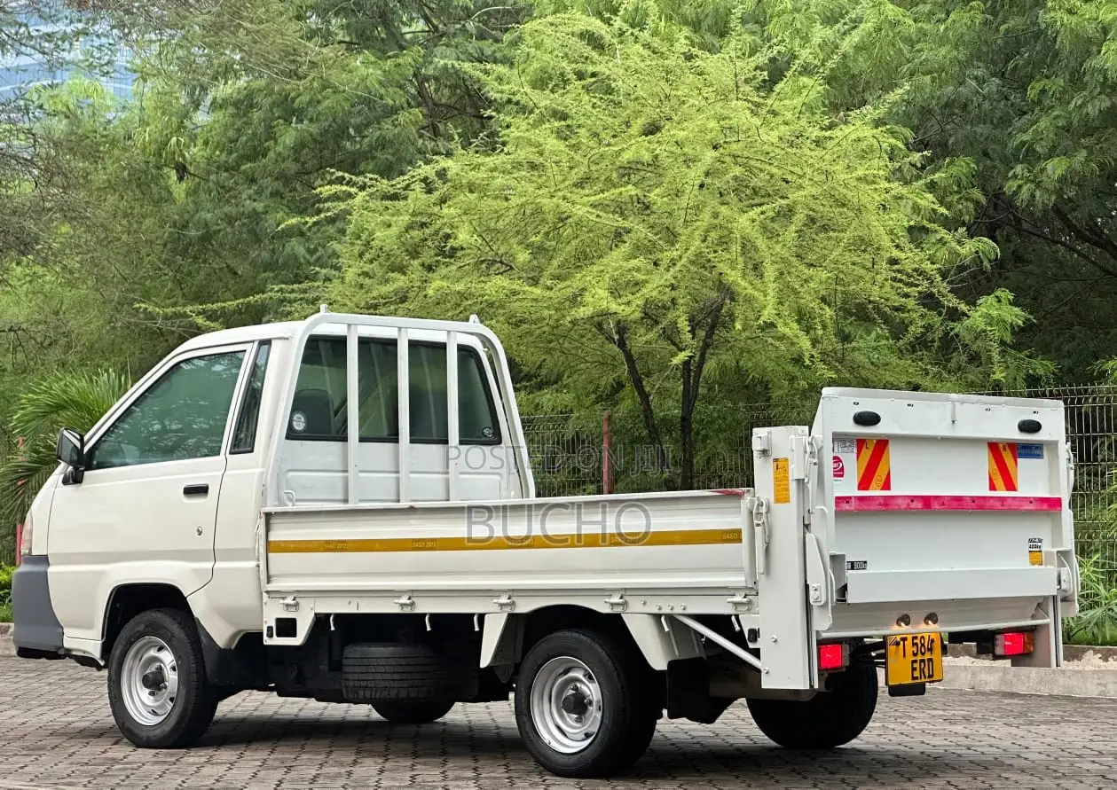 Townace Erd Mil 27.9 Tu 2004 White