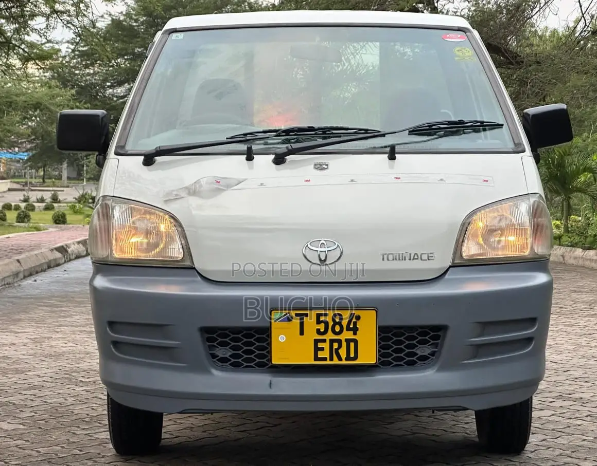 Townace Erd Mil 27.9 Tu 2004 White