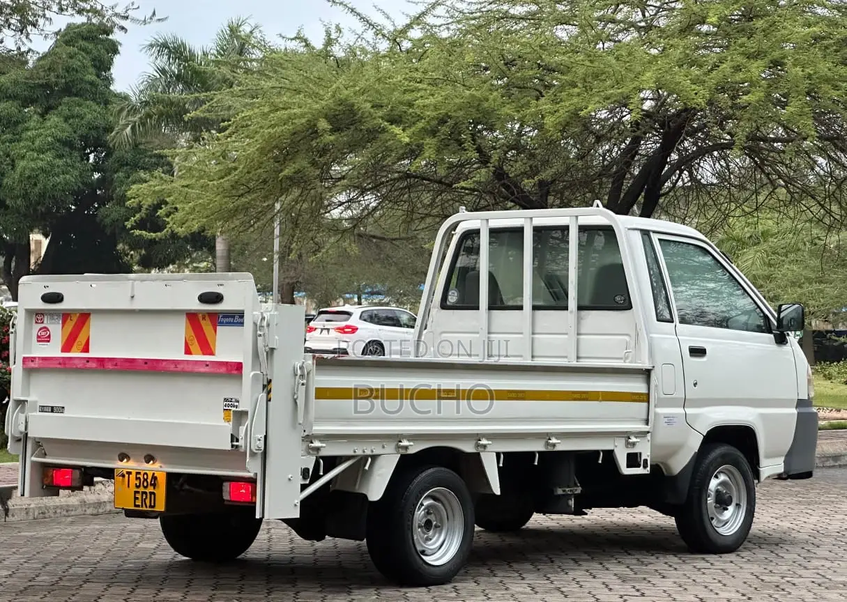 Townace Erd Mil 27.9 Tu 2004 White