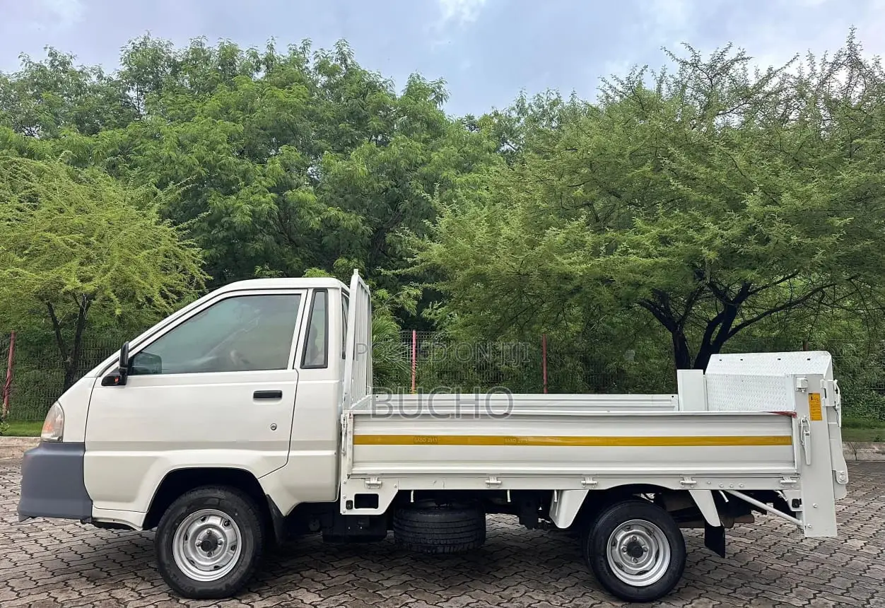 Townace Erd Mil 27.9 Tu 2004 White