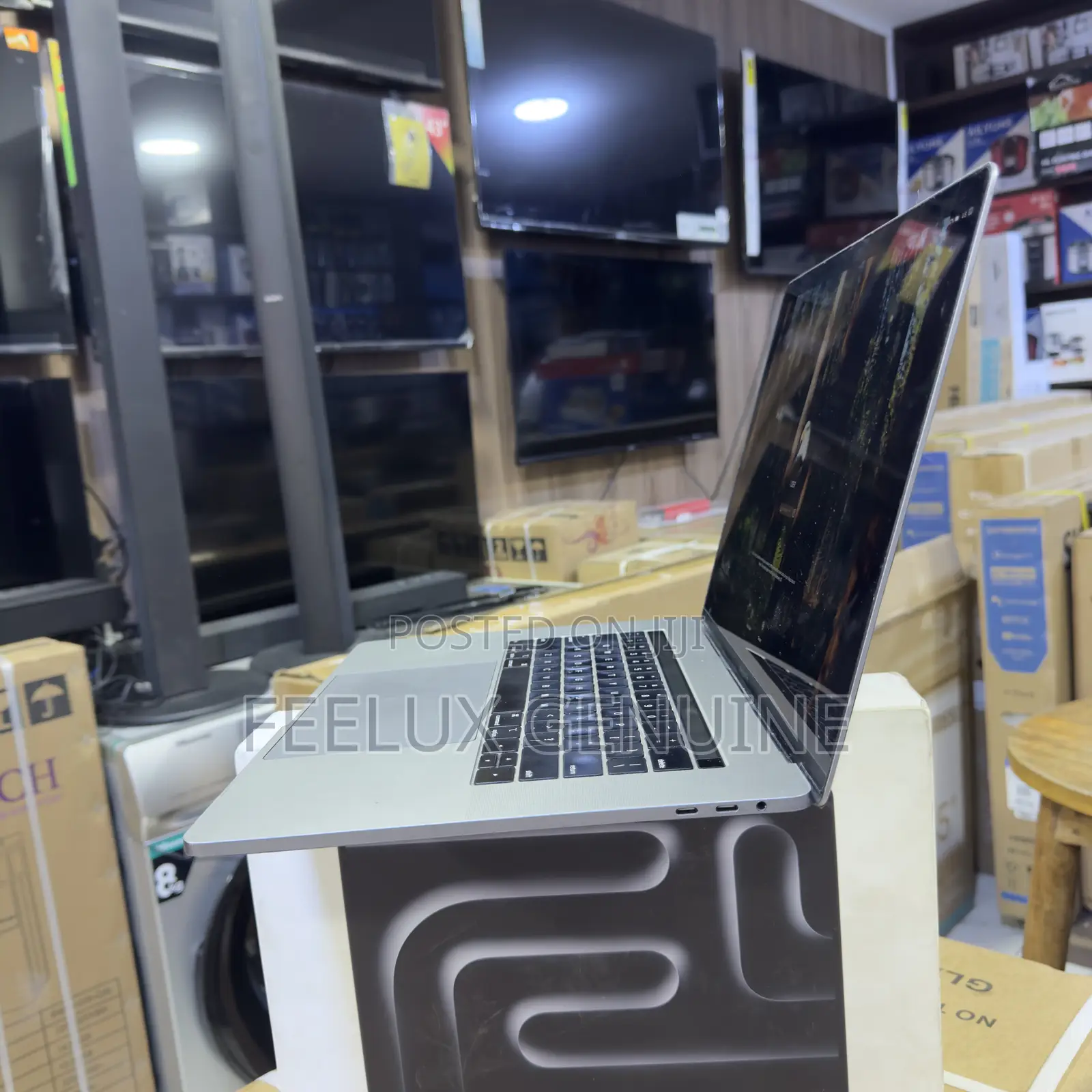 Laptop Apple MacBook Pro 2018 16GB Intel Core i7 SSD 500GB