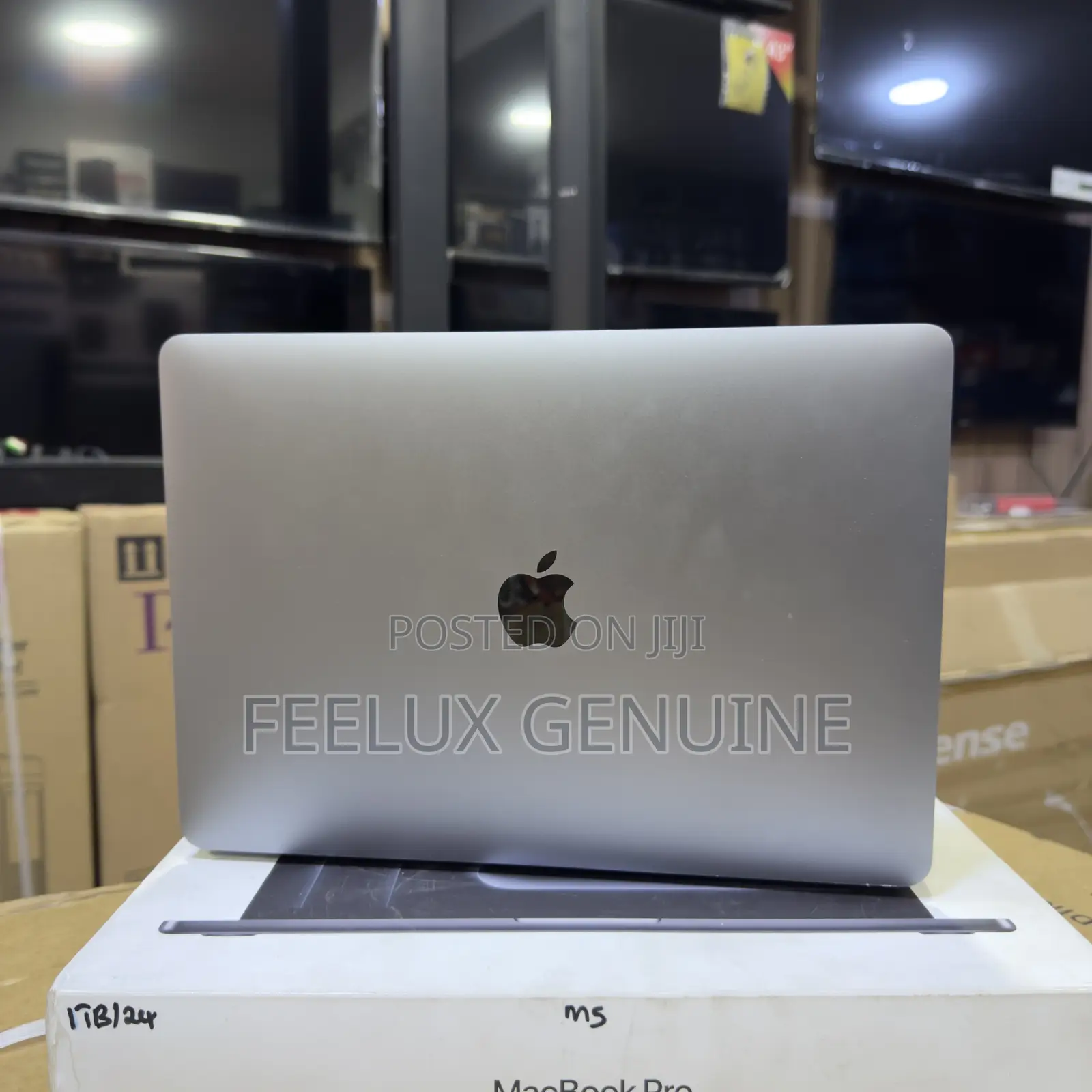 Laptop Apple MacBook Pro 2022 M2 8GB Apple M2 SSD 256GB