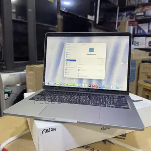 Laptop Apple MacBook Pro 2022 M2 8GB Apple M2 SSD 256GB