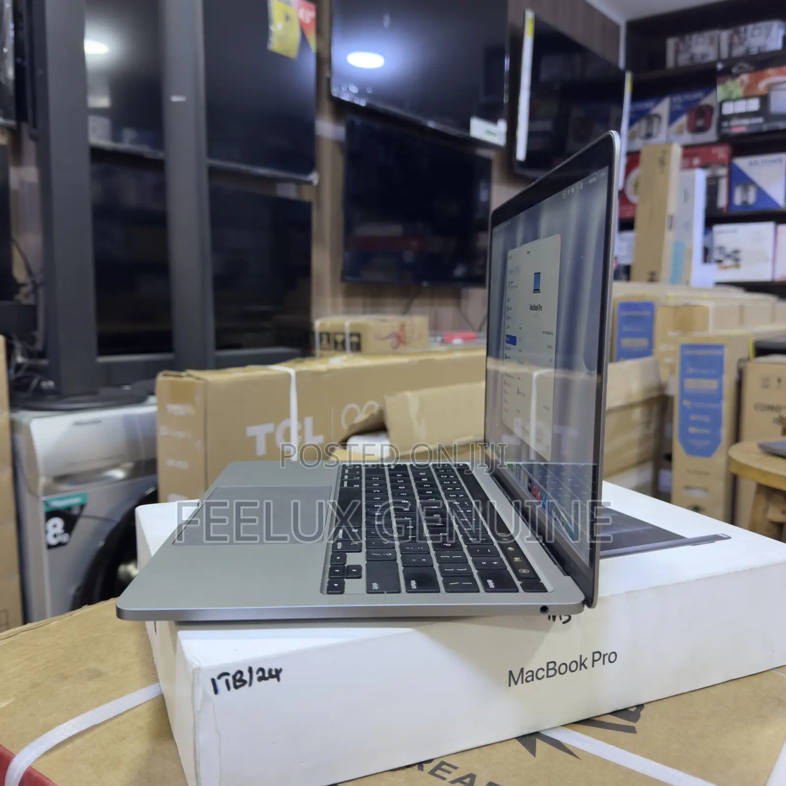 Laptop Apple MacBook Pro 2022 M2 8GB Apple M2 SSD 256GB