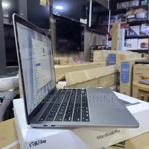 Laptop Apple MacBook Pro 2022 M2 8GB Apple M2 SSD 256GB