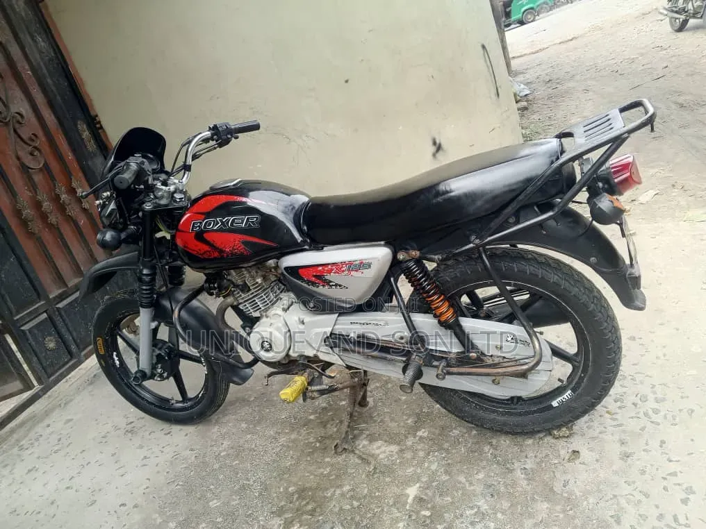 Bajaj Boxer X125 2023 Black