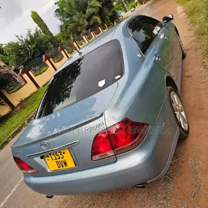 Toyota Crown 2004 Blue