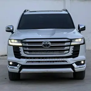 Toyota Land Cruiser LC300 2024 White