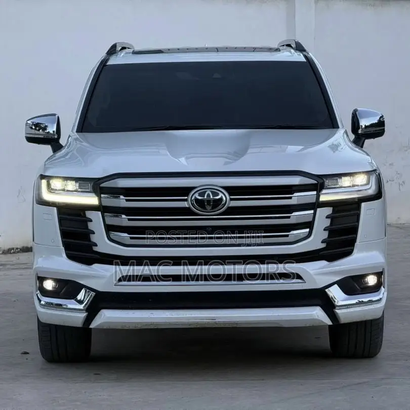 Toyota Land Cruiser LC300 2024 White