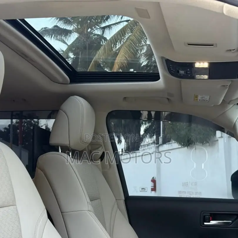 Toyota Land Cruiser LC300 2024 White