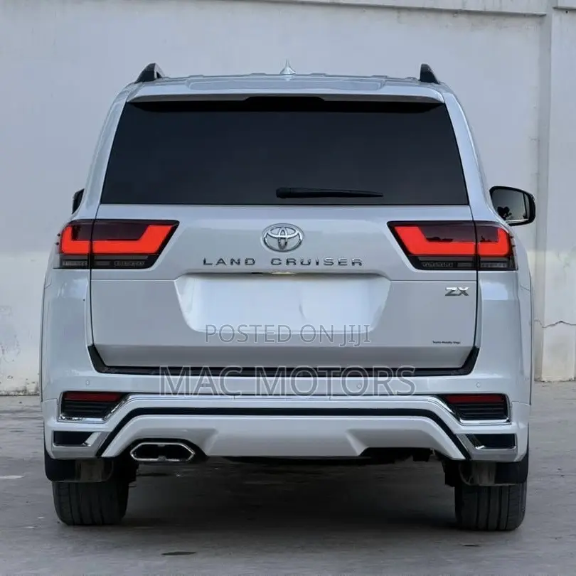 Toyota Land Cruiser LC300 2024 White