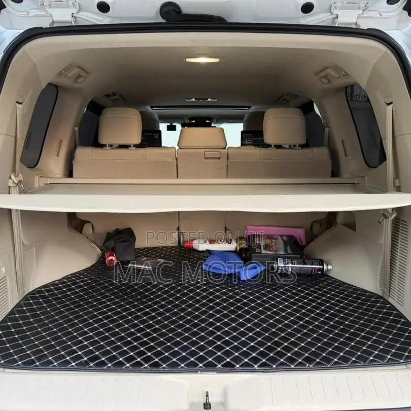 Toyota Land Cruiser LC300 2024 White
