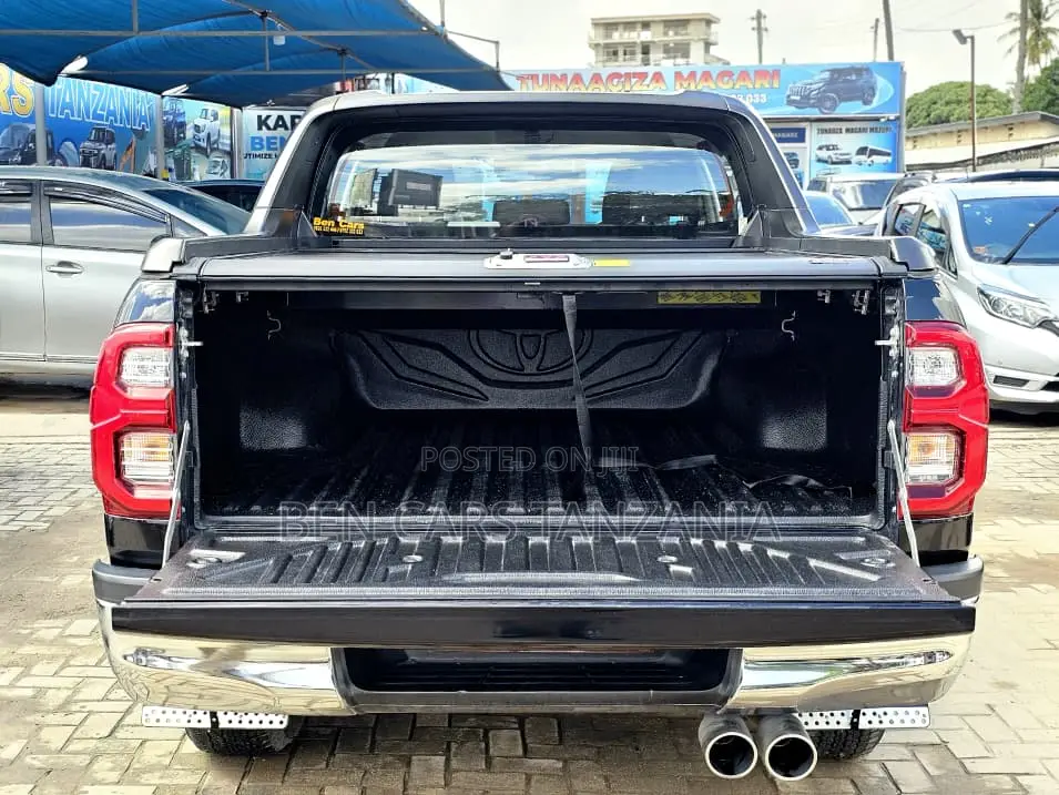 Toyota Hilux Revo Double Cab Deisel 2.4 AWD 2022 Black