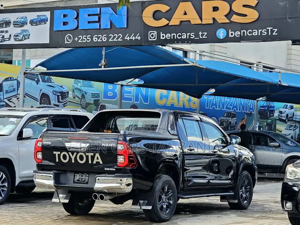 Toyota Hilux Revo Double Cab Deisel 2.4 AWD 2022 Black