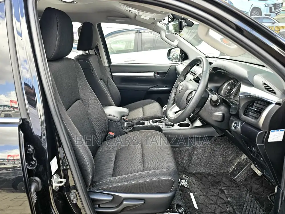 Toyota Hilux Revo Double Cab Deisel 2.4 AWD 2022 Black