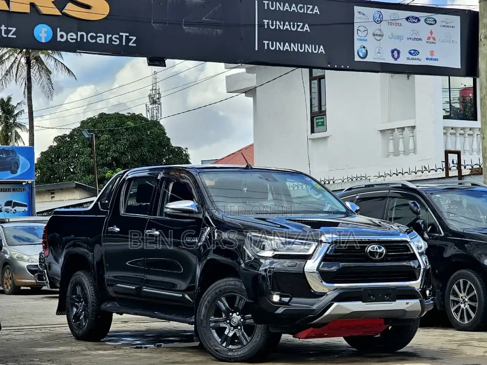 Toyota Hilux Revo Double Cab Deisel 2.4 AWD 2022 Black