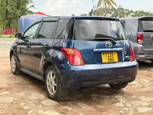 Toyota IST 2004 Purple