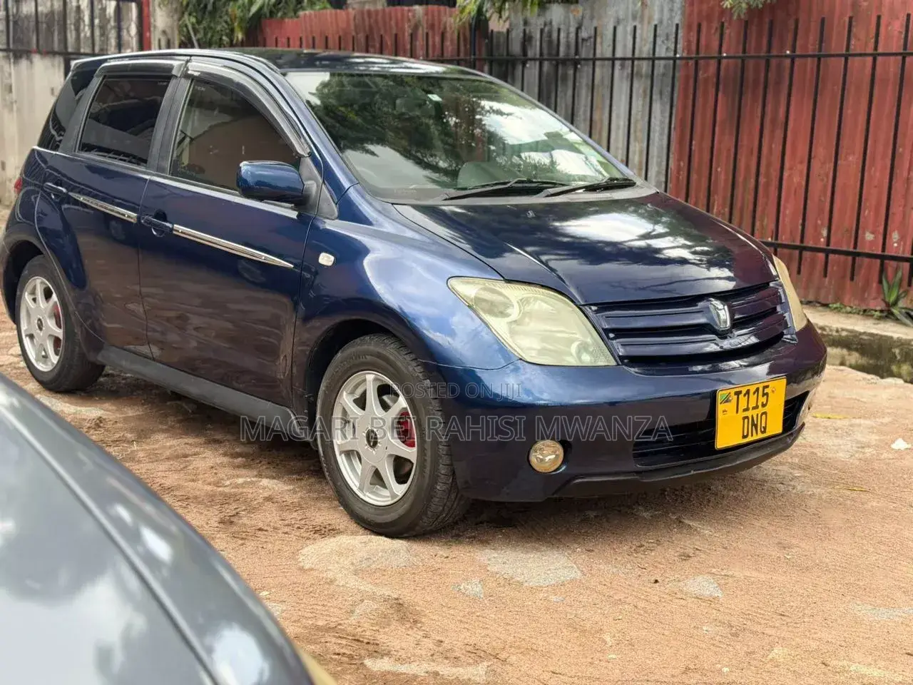 Toyota IST 2004 Purple