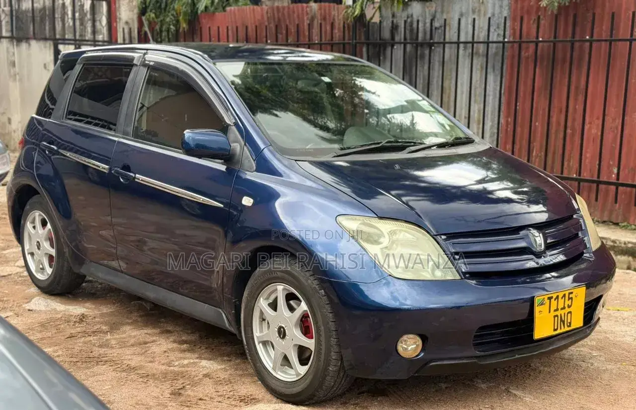 Toyota IST 2004 Purple