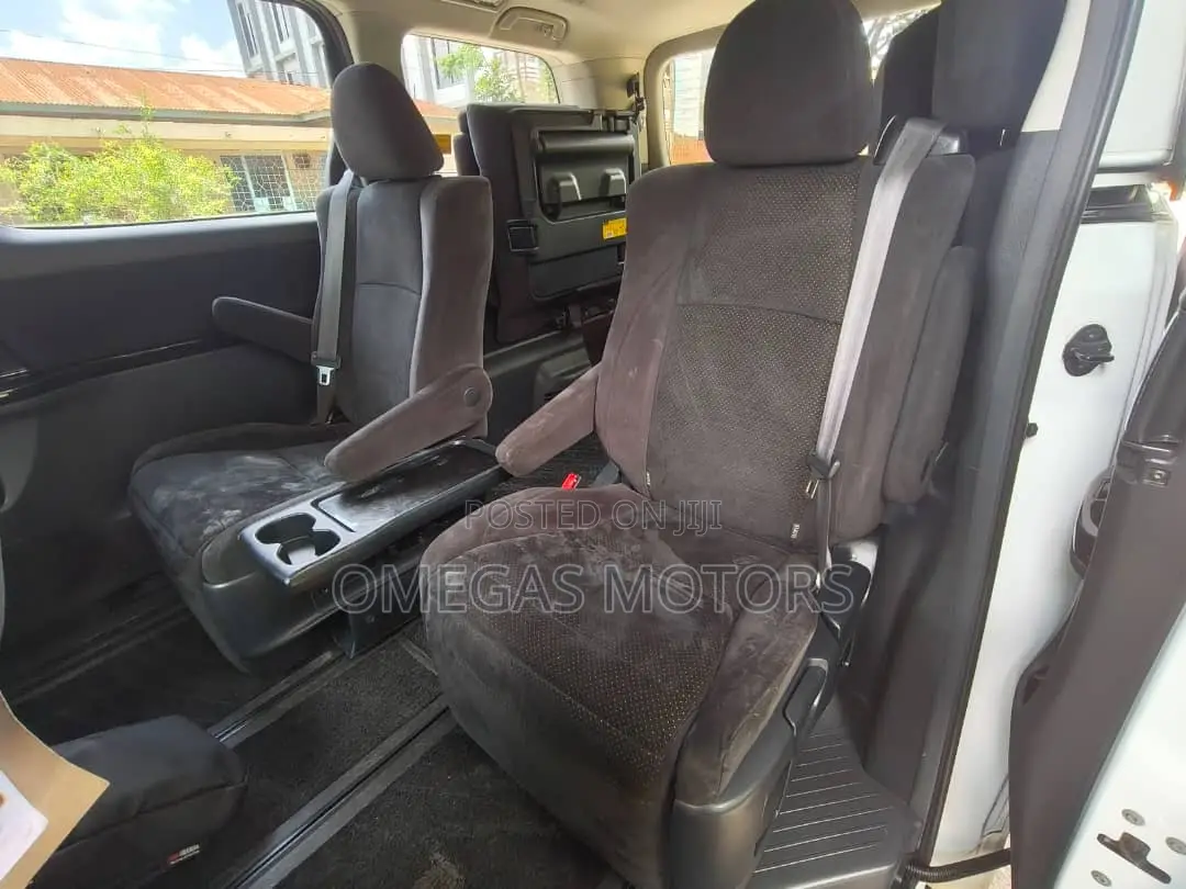 Toyota Alphard 2.4 Petrol FWD 2010 Pearl