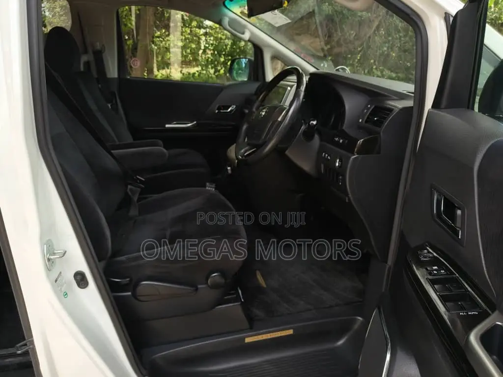 Toyota Alphard 2.4 Petrol FWD 2010 Pearl