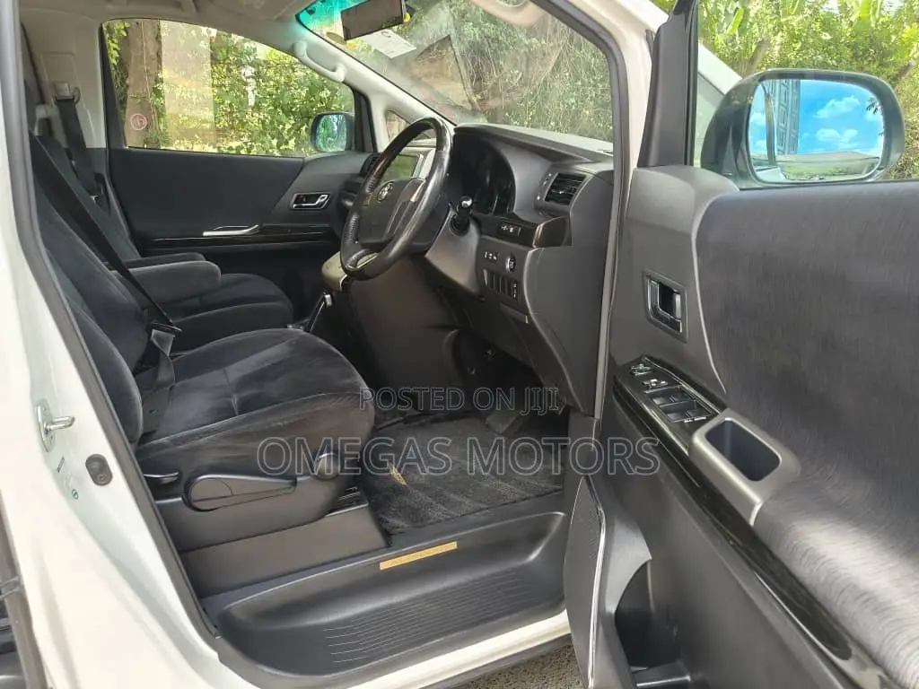 Toyota Alphard 2.4 Petrol FWD 2010 Pearl