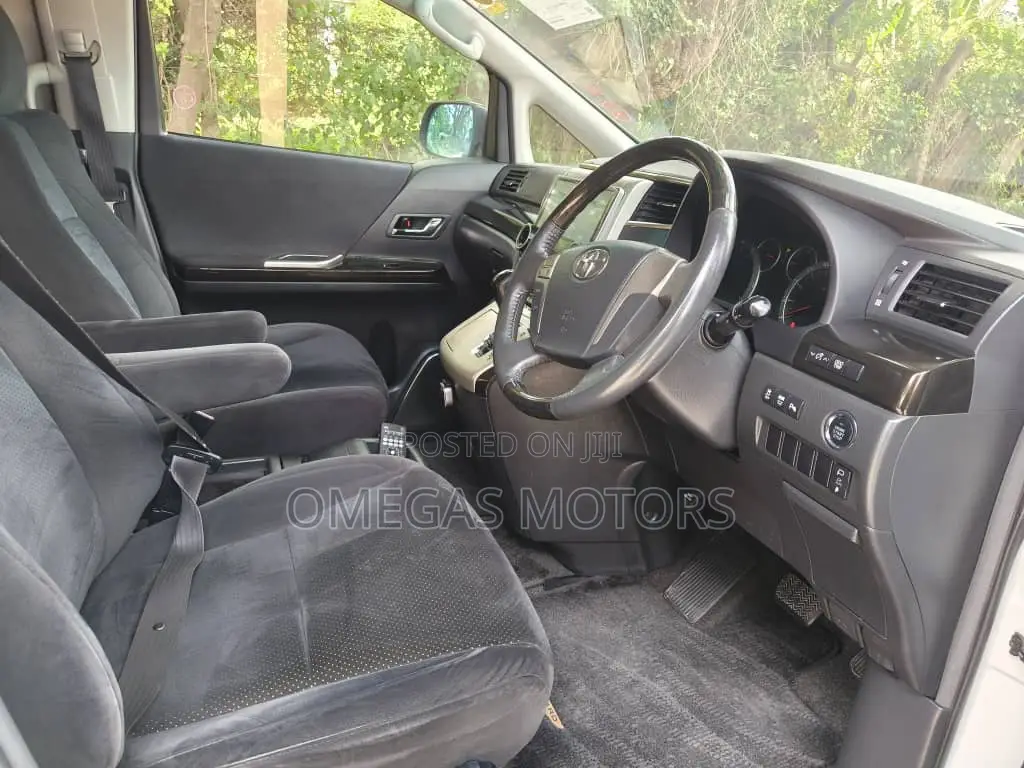 Toyota Alphard 2.4 Petrol FWD 2010 Pearl