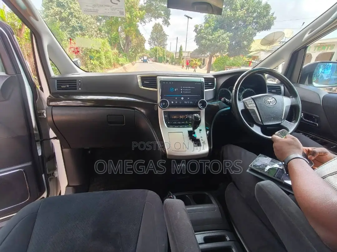 Toyota Alphard 2.4 Petrol FWD 2010 Pearl
