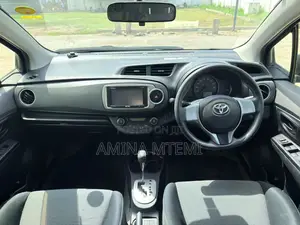 Toyota Vitz 1.3 AWD 5dr 2011 Blue