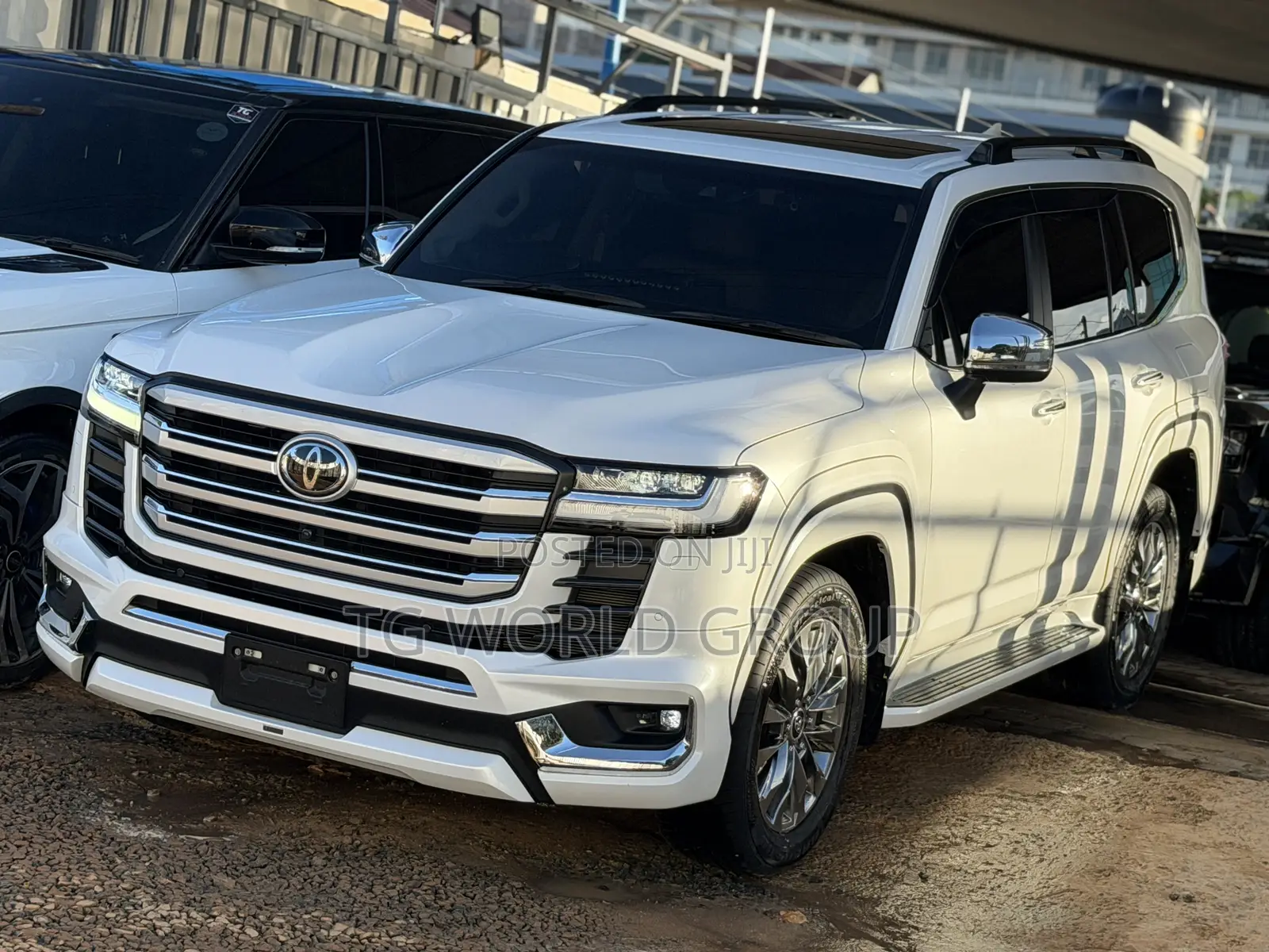 Toyota Land Cruiser LC300 2024 White