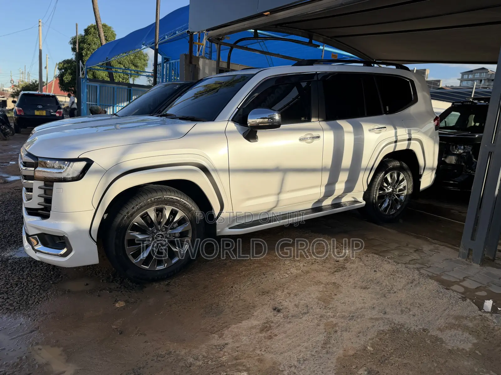 Toyota Land Cruiser LC300 2024 White