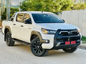 Toyota Hilux 2024 White