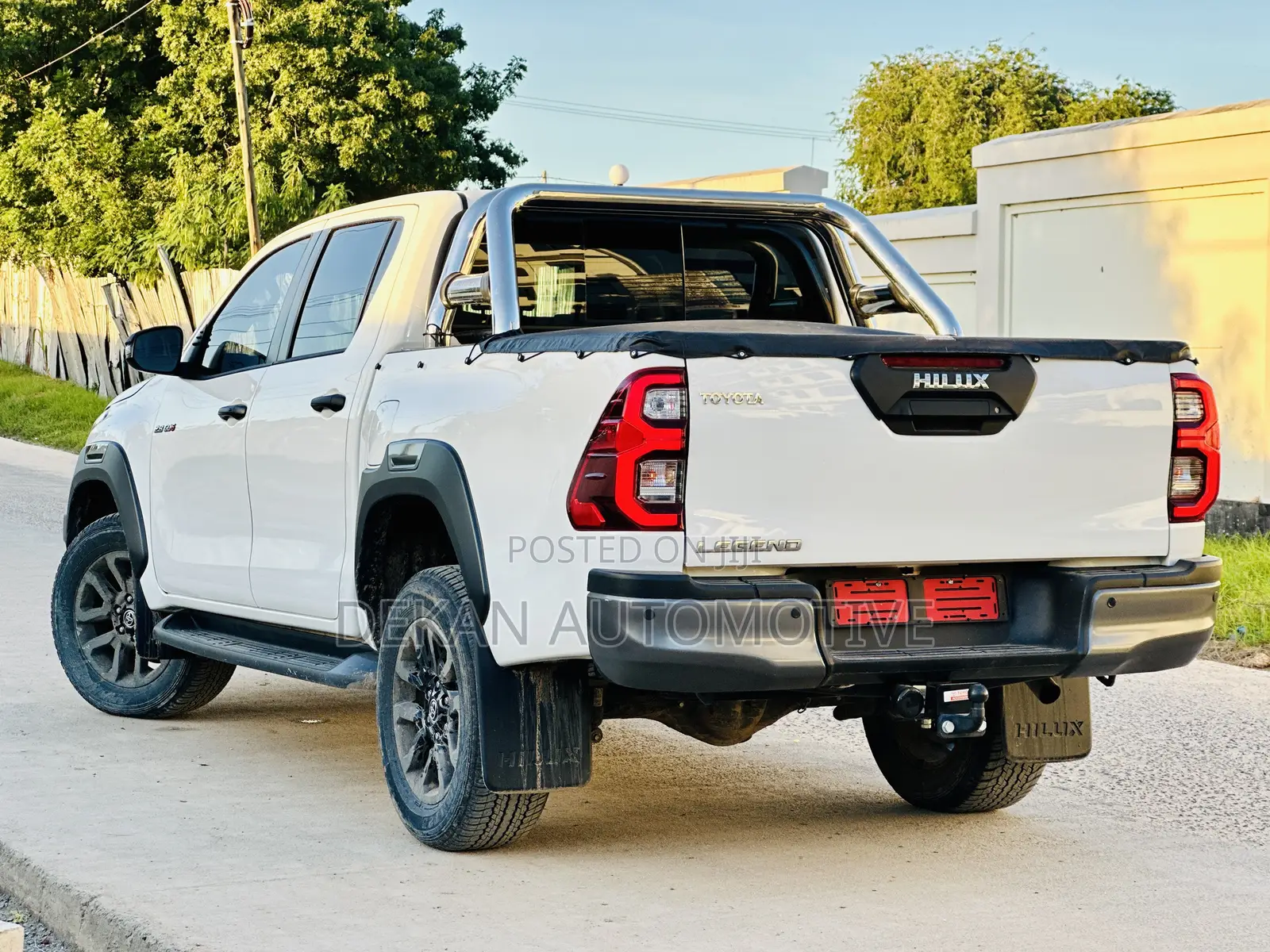 Toyota Hilux 2024 White