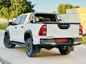Toyota Hilux 2024 White