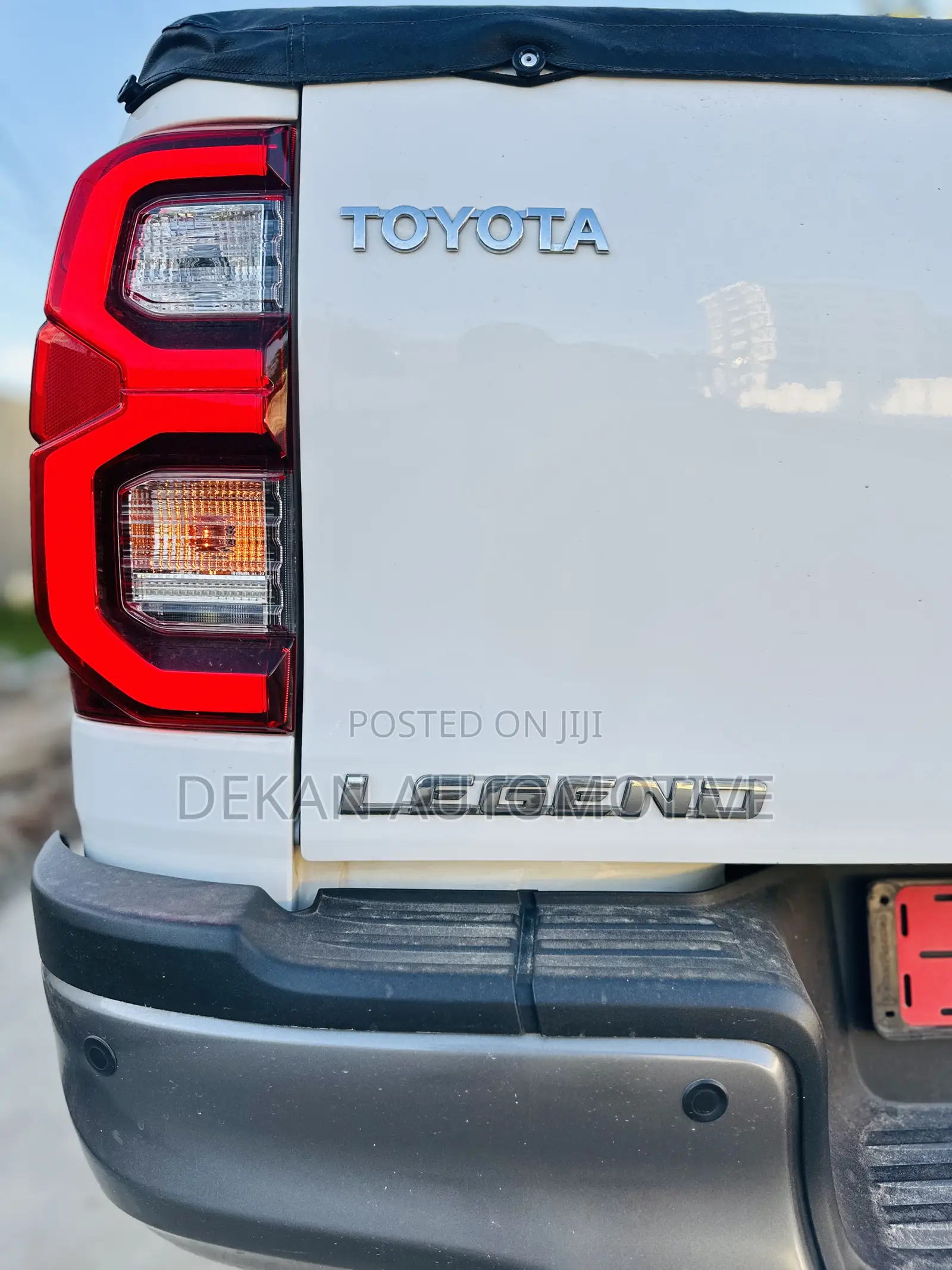 Toyota Hilux 2024 White