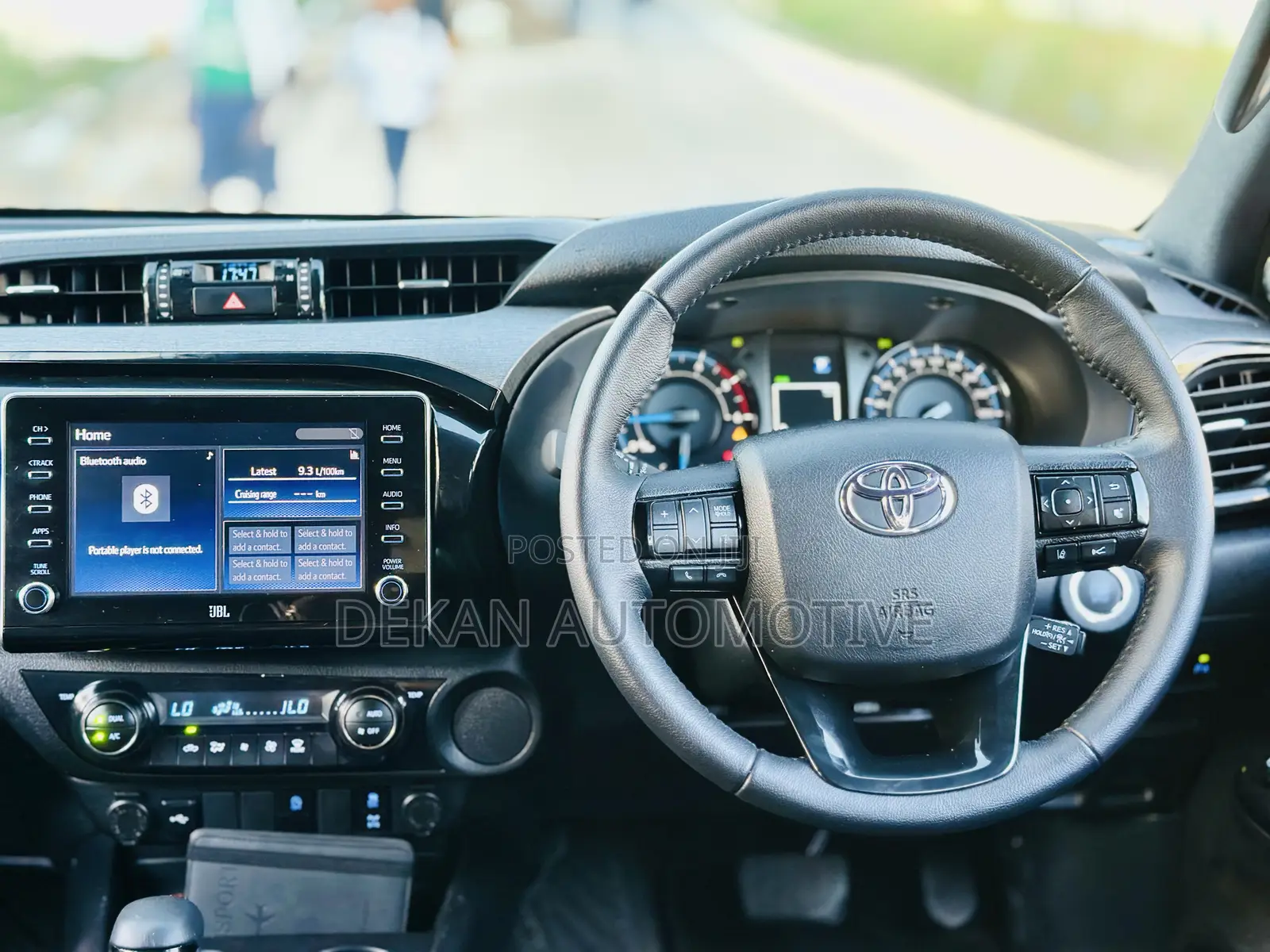 Toyota Hilux 2024 White