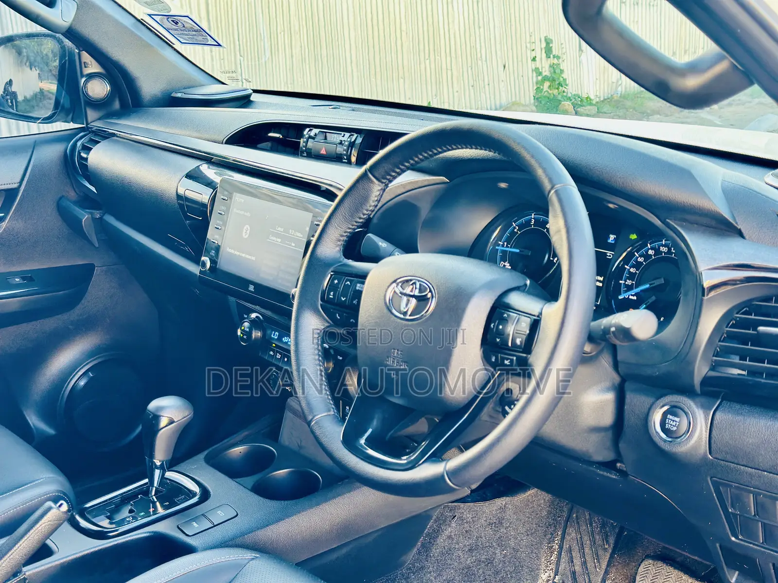 Toyota Hilux 2024 White