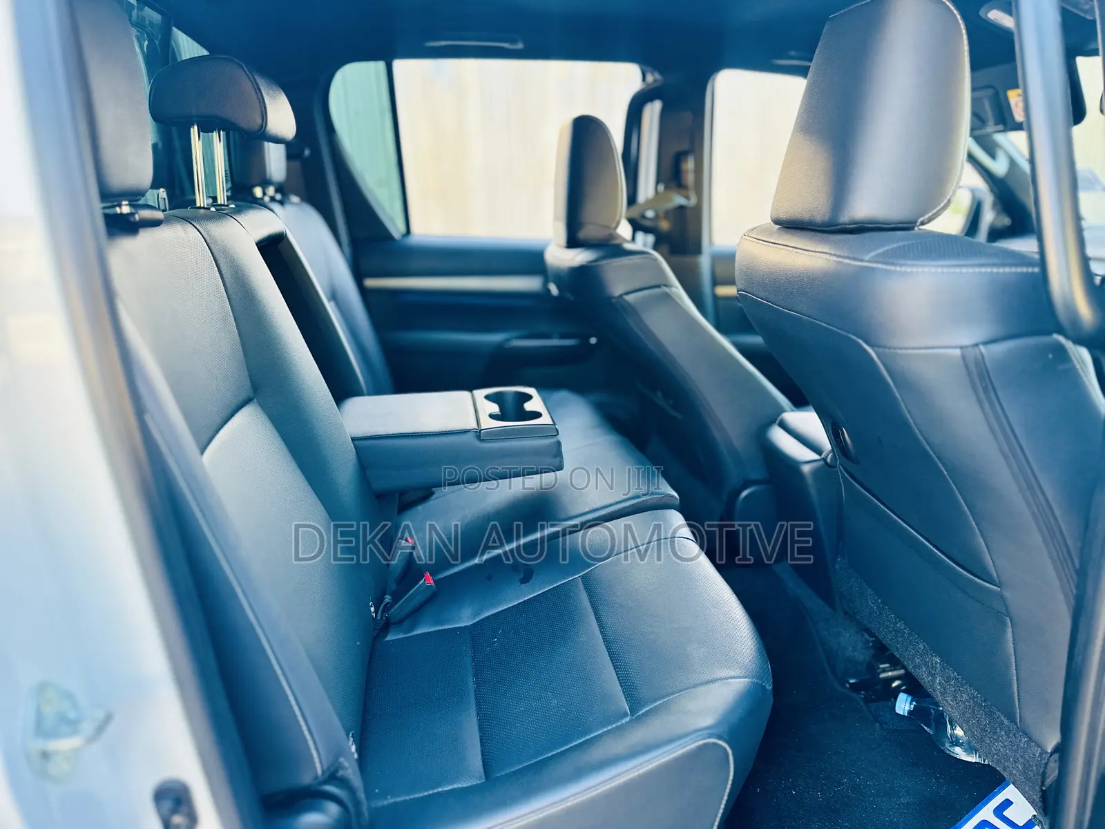Toyota Hilux 2024 White