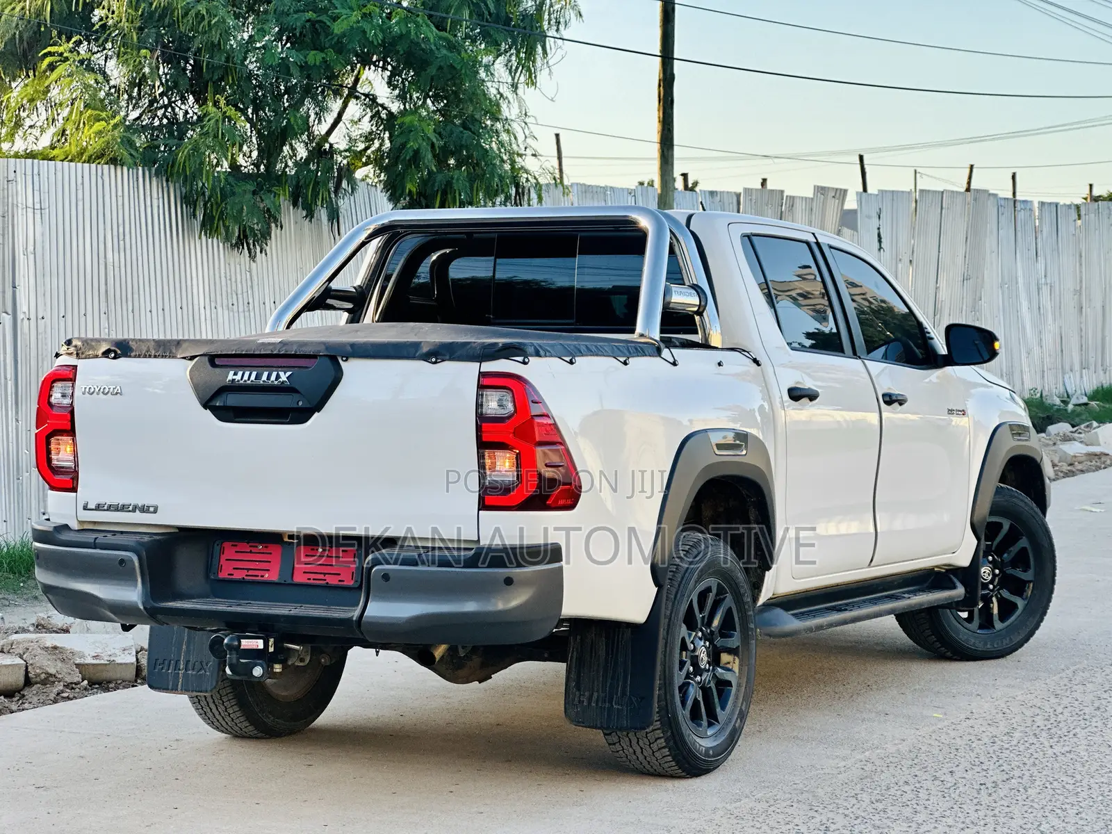 Toyota Hilux 2024 White