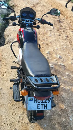 New Bajaj Boxer X125 2025 Black