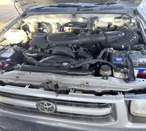 Toyota Hilux 2005 Gray