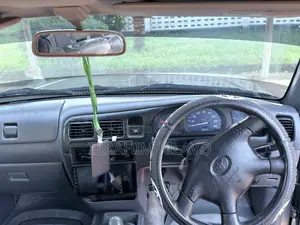 Toyota Hilux 2005 Gray