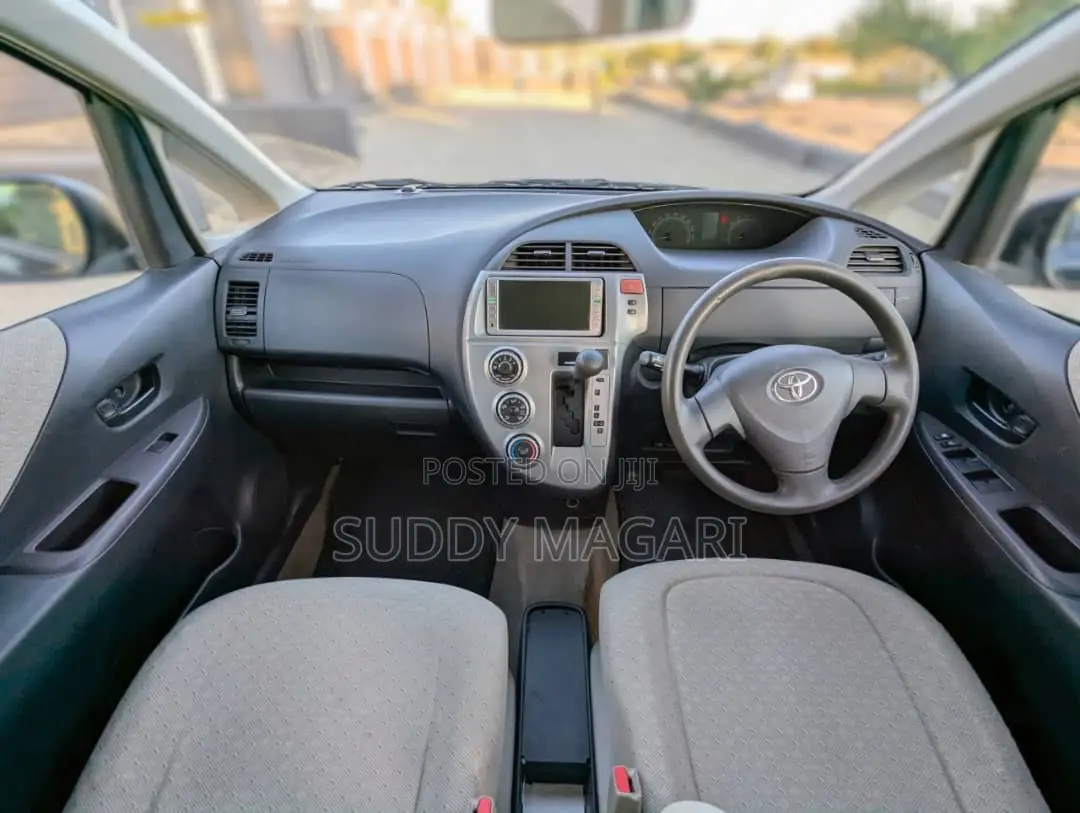Toyota Ractis 2008 Black