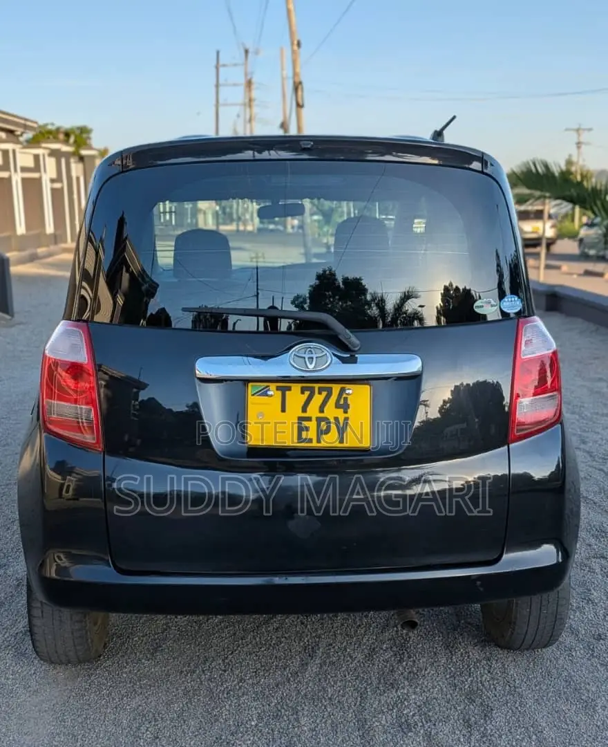 Toyota Ractis 2008 Black